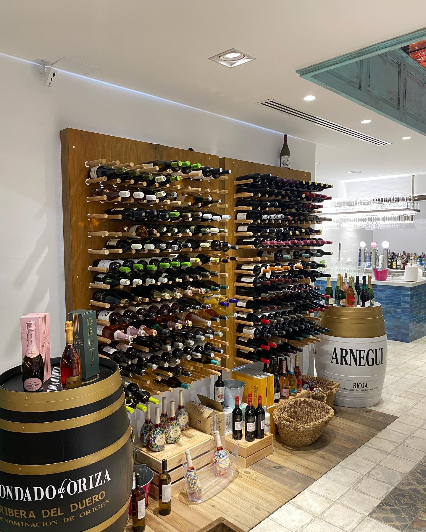 Selección de vinos y champagne de El Motocarro en Torremolinos