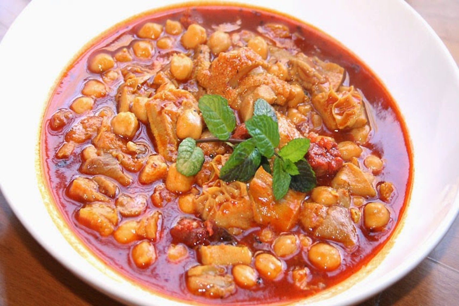 Callos a la andaluza con garbanzos y toque picante