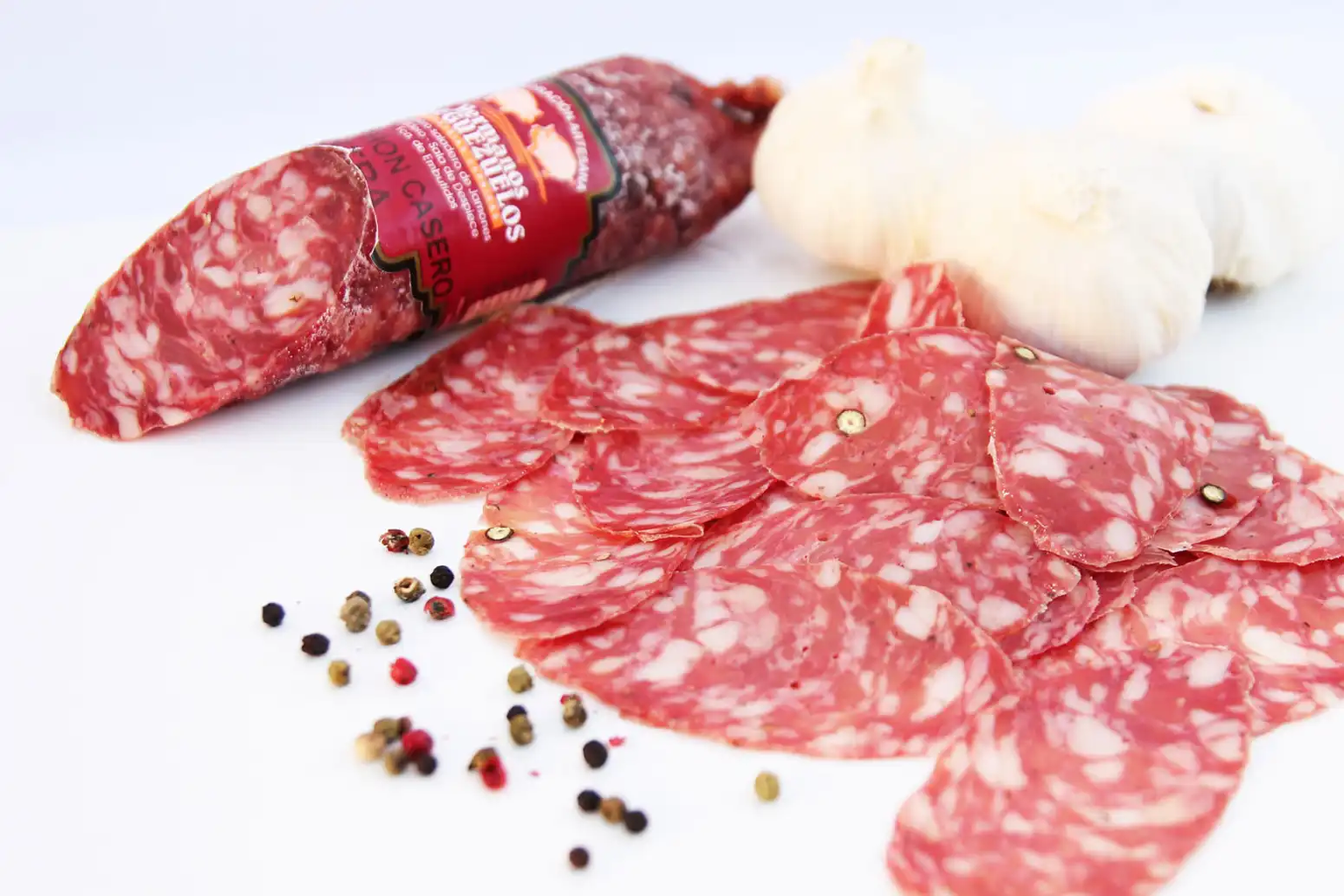 Ibéricos y quesos con salchichón de Málaga casero