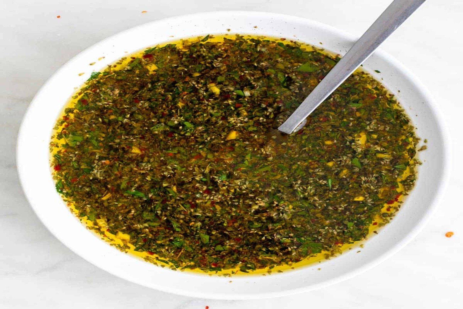 Salsa chimichurri para carnes y platos principales