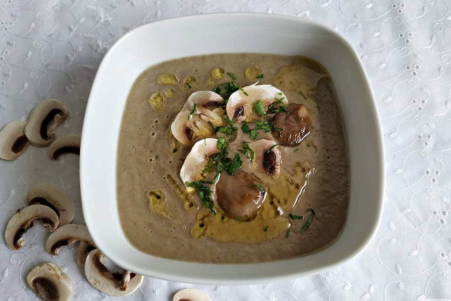 Entrantes con crema de setas Shiitake y aceite de trufas