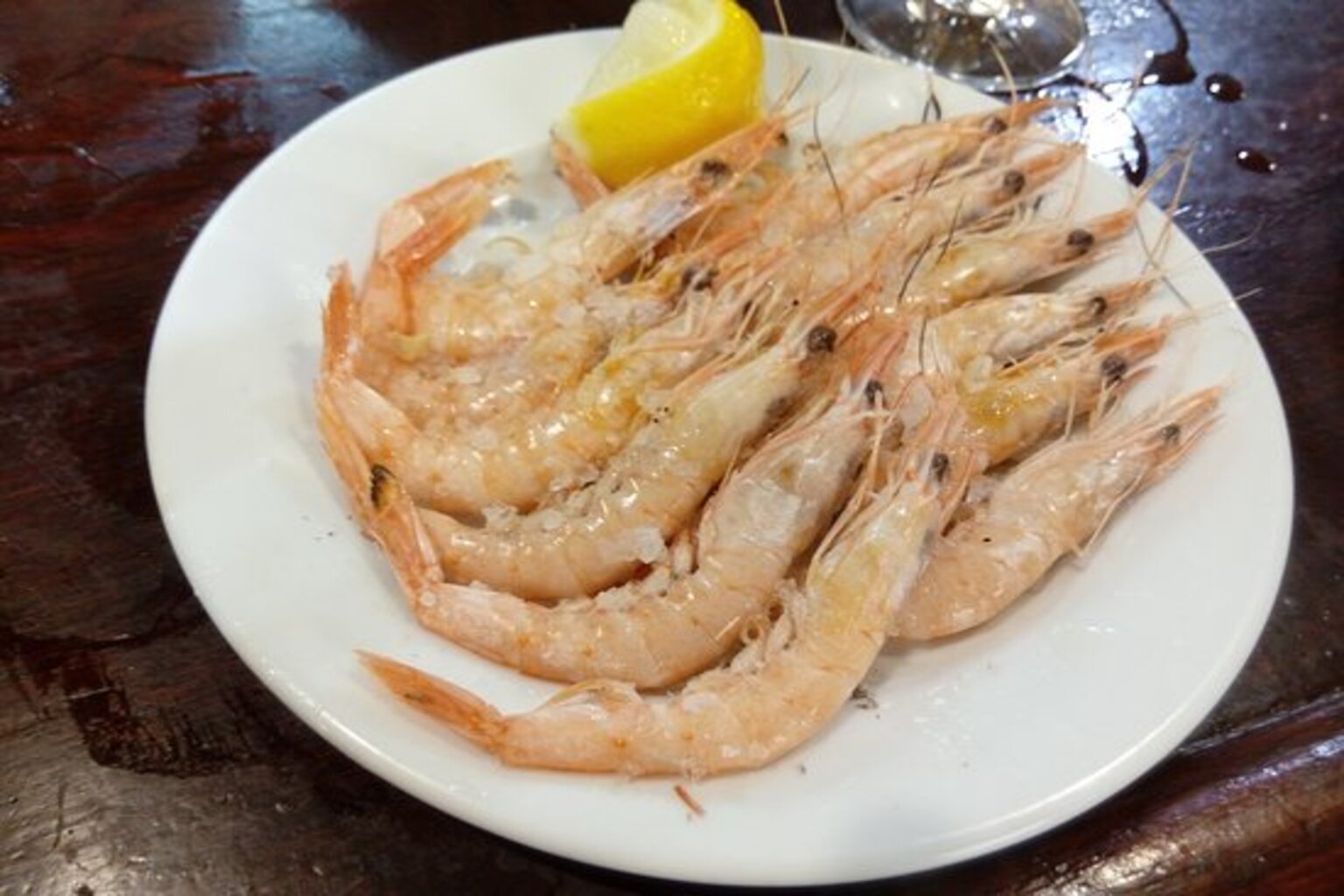 Mariscos con gambas blancas de Málaga cocidas