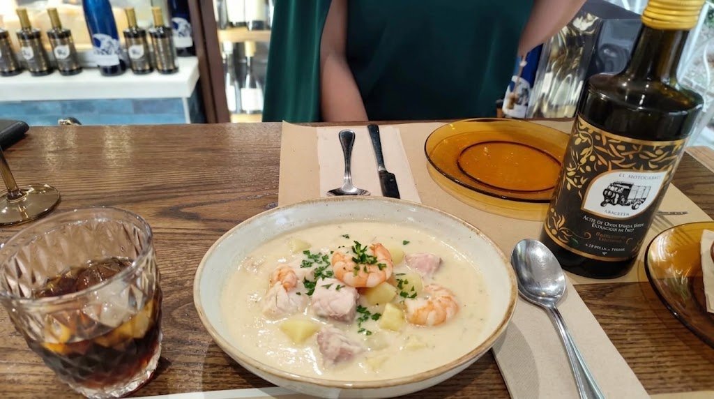Guisos con recuerdo con gazpachuelo malagueño de rosada y gambas