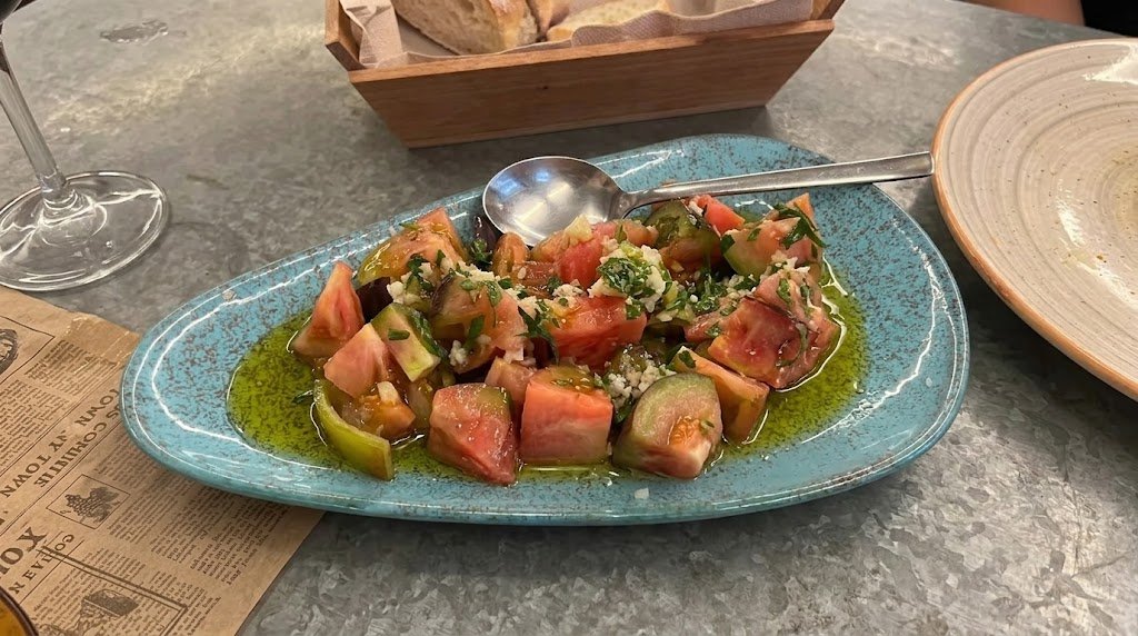 Ensaladas con tomate huevo de Toro y aceite de oliva