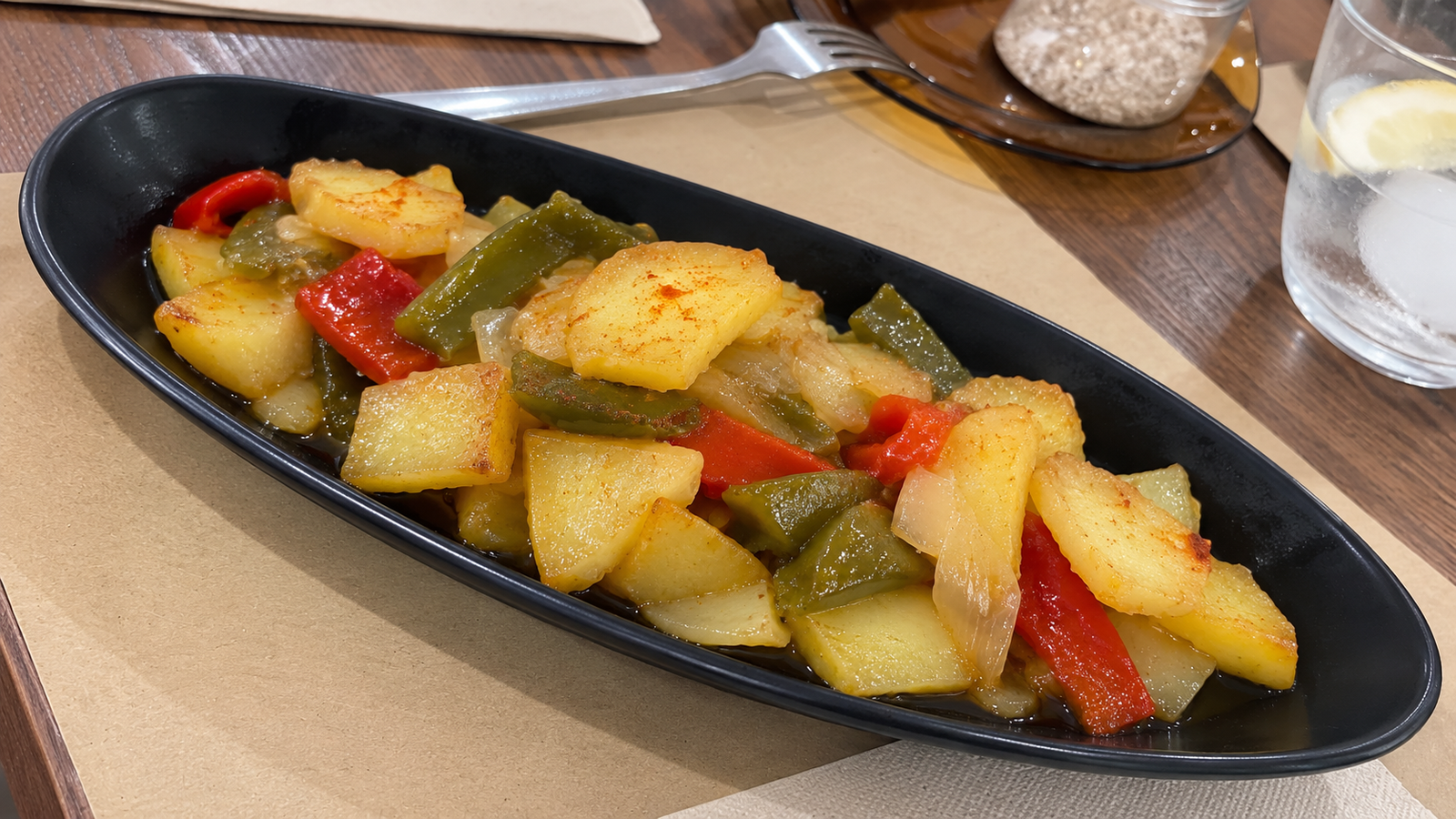 Patatas a lo pobre como acompañamiento